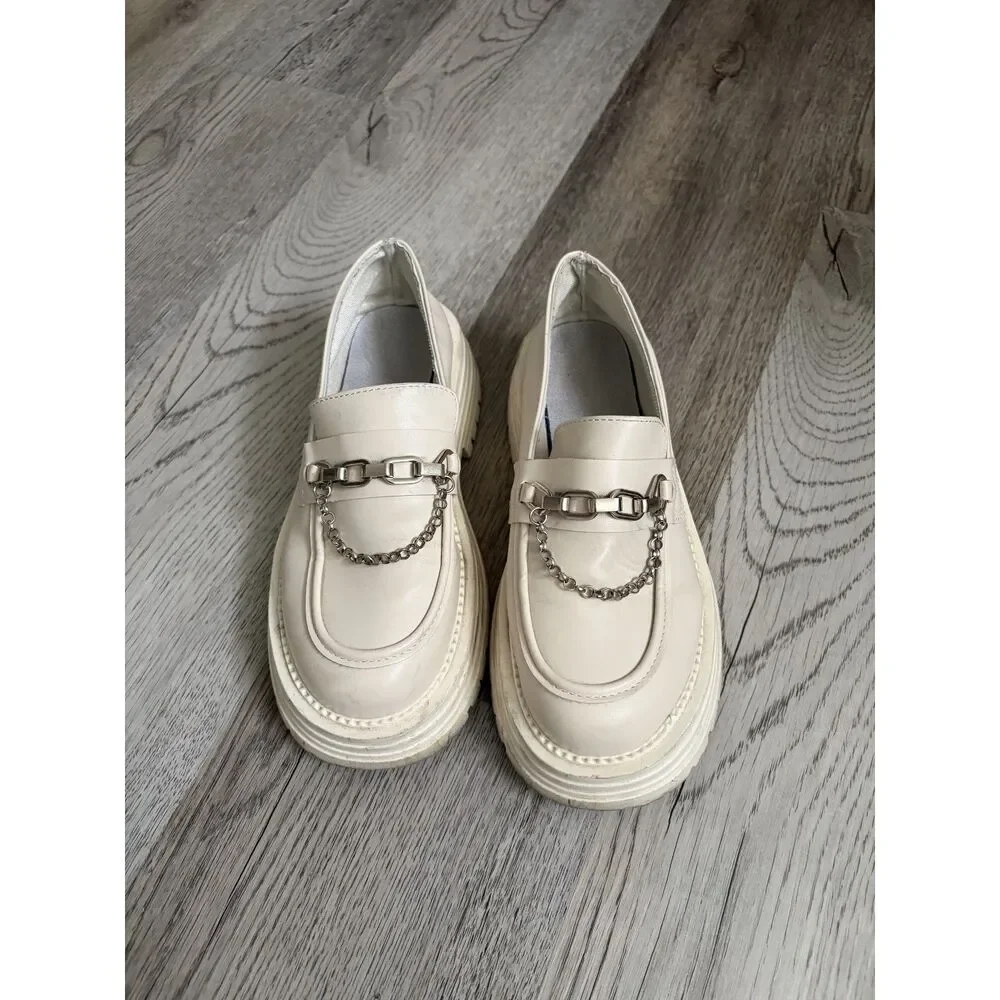 Cream Loafers with chains - Picture 3 of 6